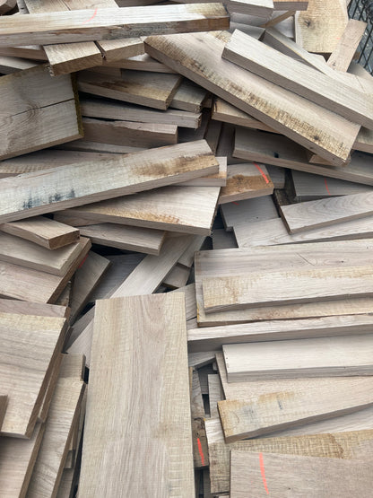 Brennholz aus Brett-Endstücken – trocken und ofenfertig